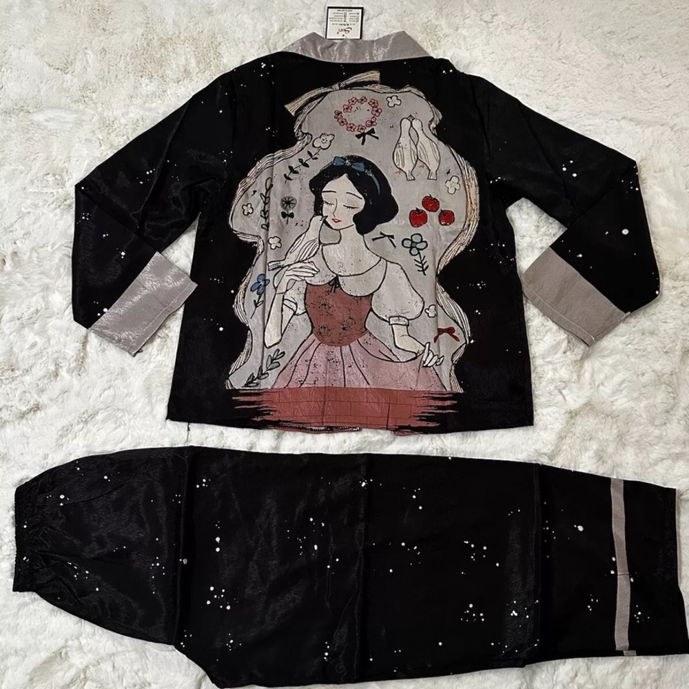 Print of the Snow White Princess pajamas set